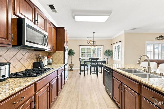 12600 Stablegate Drive, Bakersfield, CA 93312