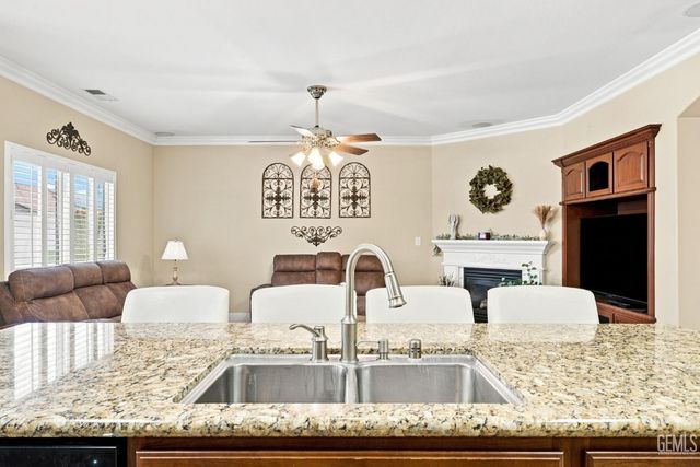12600 Stablegate Drive, Bakersfield, CA 93312