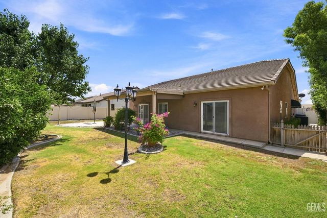 12600 Stablegate Drive, Bakersfield, CA 93312