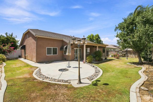 12600 Stablegate Drive, Bakersfield, CA 93312