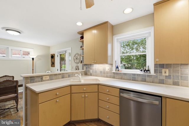 874 N LEBANON ST, Arlington, VA 22205