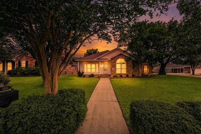1333 Cambridge Court, Lake Charles, LA 70605