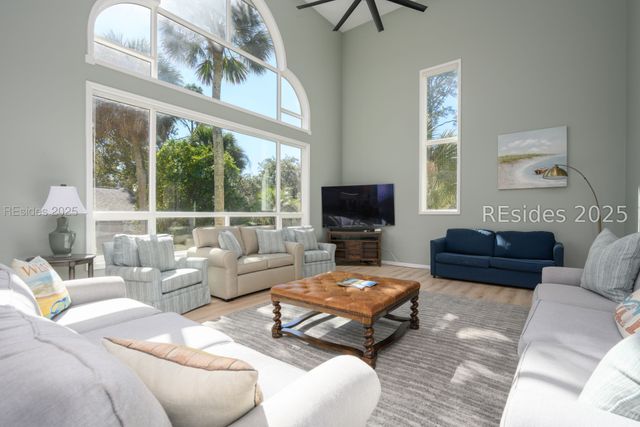 3 Cassina Ln, Hilton Head Island, SC 29928