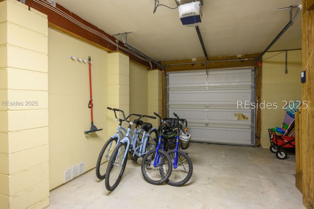 3 Cassina Ln, Hilton Head Island, SC 29928