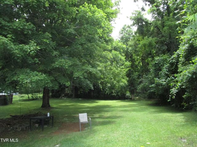 1818 West Lakeview Drive, Johnson City, TN 37601