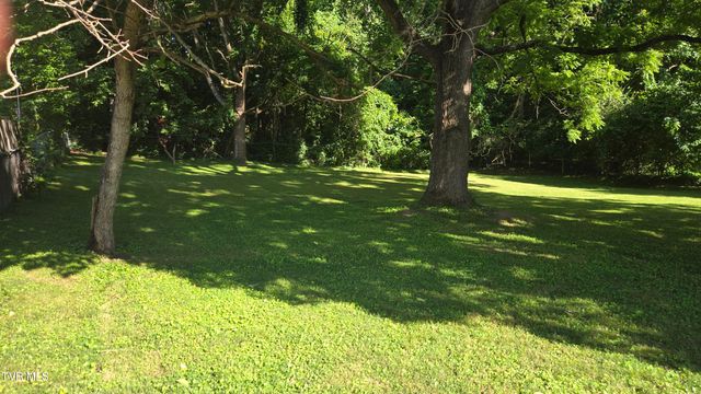1818 West Lakeview Drive, Johnson City, TN 37601