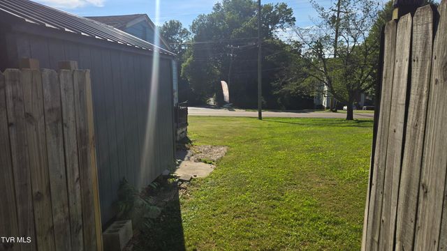 1818 West Lakeview Drive, Johnson City, TN 37601