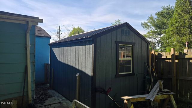 1818 West Lakeview Drive, Johnson City, TN 37601