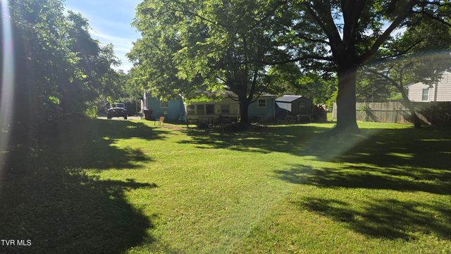 1818 West Lakeview Drive, Johnson City, TN 37601