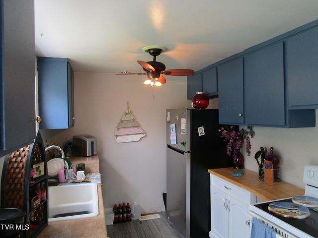 1818 West Lakeview Drive, Johnson City, TN 37601