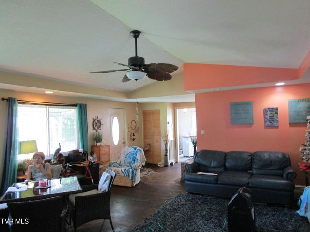 1818 West Lakeview Drive, Johnson City, TN 37601