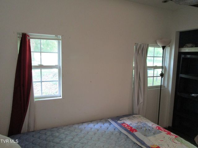 1818 West Lakeview Drive, Johnson City, TN 37601