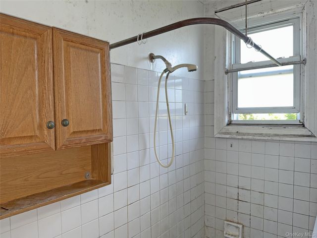 68-09 60th Street, Ridgewood, NY 11385