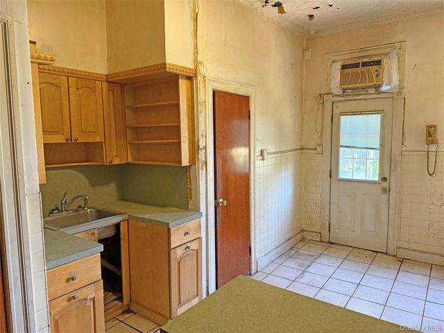 68-09 60th Street, Ridgewood, NY 11385