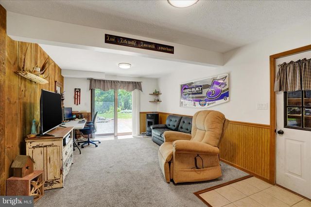 250 STEINFELT RD, Red Lion, PA 17356