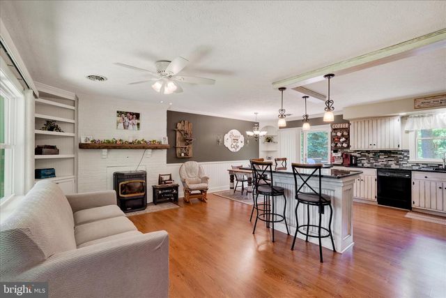 250 STEINFELT RD, Red Lion, PA 17356
