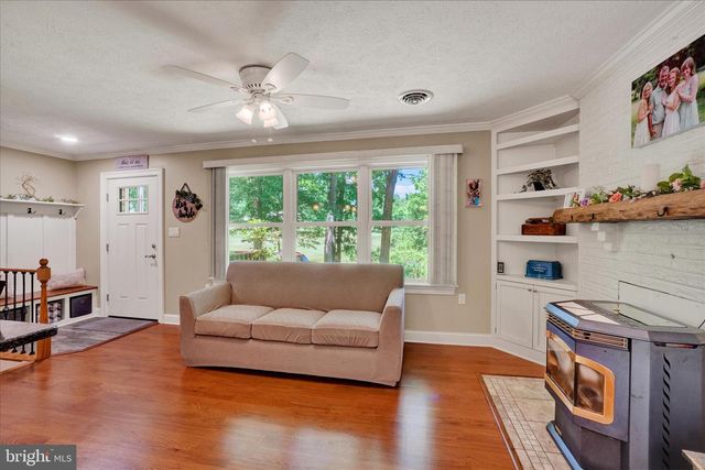 250 STEINFELT RD, Red Lion, PA 17356