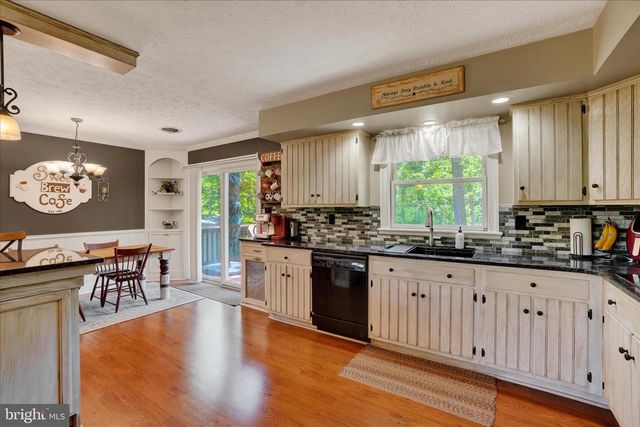 250 STEINFELT RD, Red Lion, PA 17356