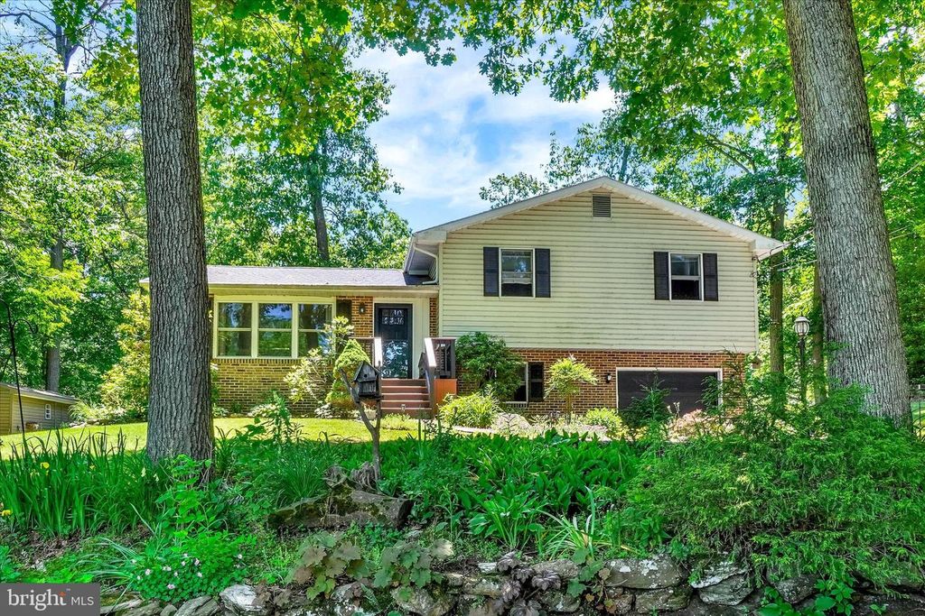 250 STEINFELT RD, Red Lion, PA 17356
