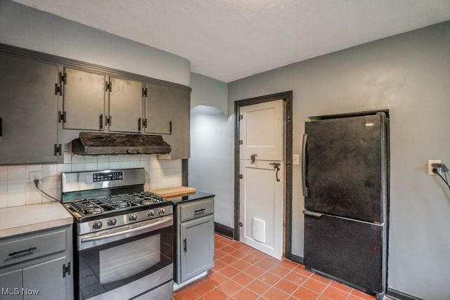 901 E Robinson Avenue, Barberton, OH 44203