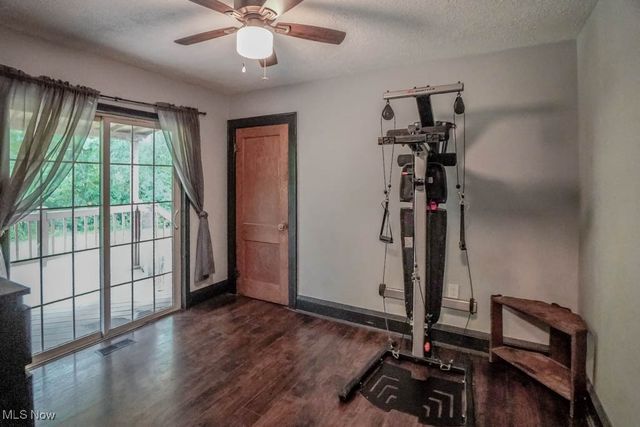 901 E Robinson Avenue, Barberton, OH 44203