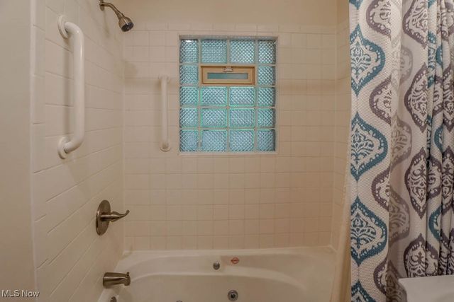 901 E Robinson Avenue, Barberton, OH 44203