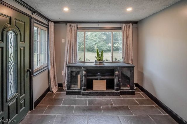 901 E Robinson Avenue, Barberton, OH 44203