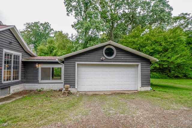 901 E Robinson Avenue, Barberton, OH 44203