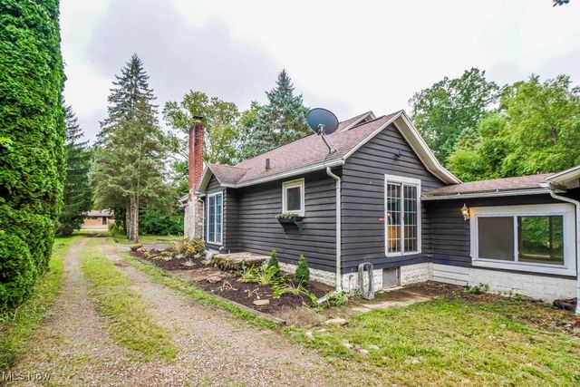 901 E Robinson Avenue, Barberton, OH 44203