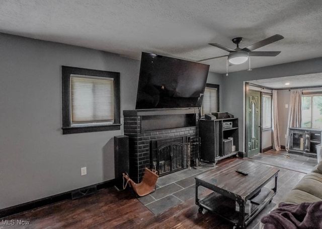 901 E Robinson Avenue, Barberton, OH 44203