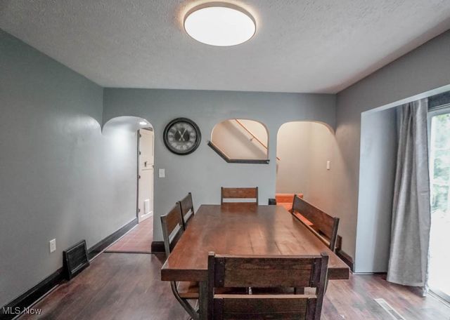 901 E Robinson Avenue, Barberton, OH 44203