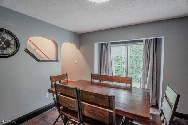 901 E Robinson Avenue, Barberton, OH 44203