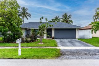 6990 NW 23rd St, Margate, FL 33063