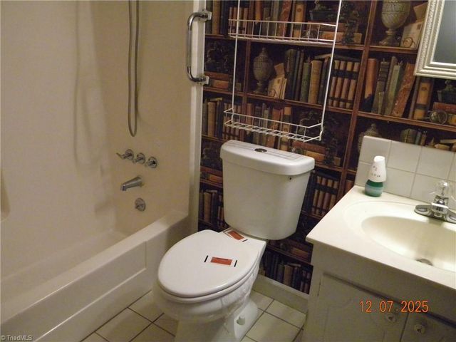 2261 New Castle Drive, Winston-salem, NC 27103