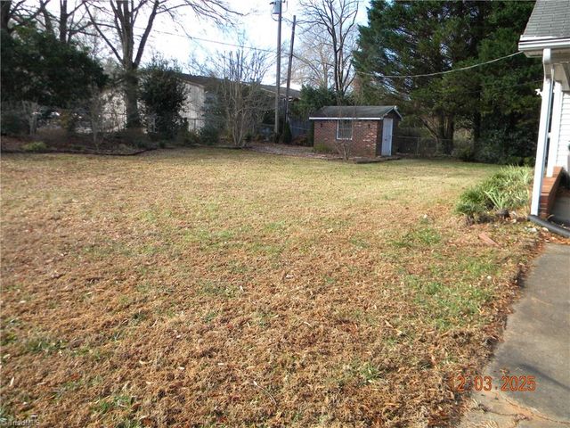 2261 New Castle Drive, Winston-salem, NC 27103