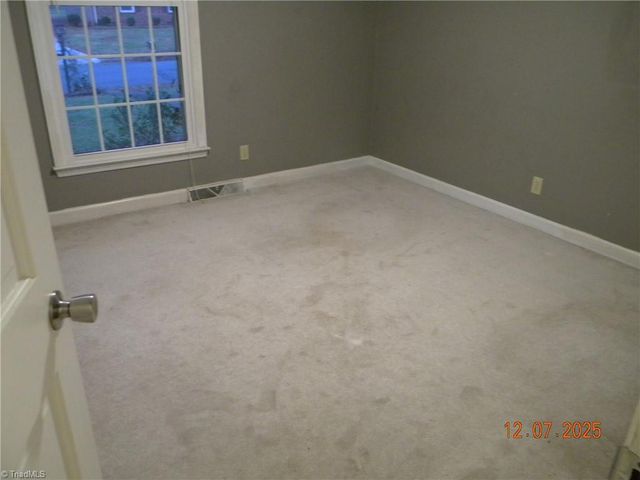 2261 New Castle Drive, Winston-salem, NC 27103