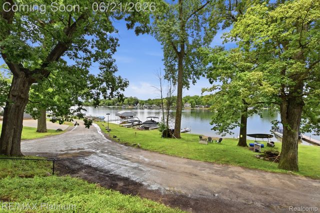 5504 Wildwood Drive, Genoa Township, MI 48843