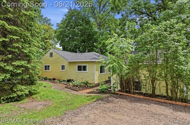5504 Wildwood Drive, Genoa Township, MI 48843
