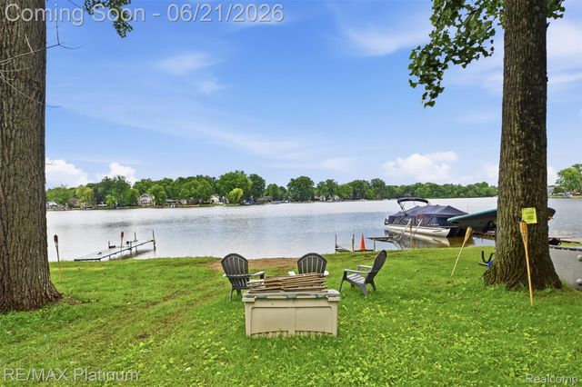 5504 Wildwood Drive, Genoa Township, MI 48843