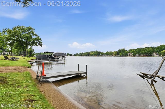 5504 Wildwood Drive, Genoa Township, MI 48843