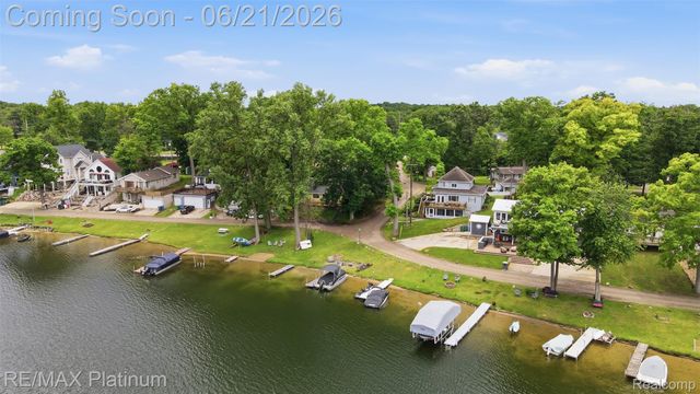 5504 Wildwood Drive, Genoa Township, MI 48843