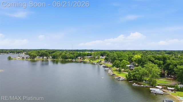 5504 Wildwood Drive, Genoa Township, MI 48843
