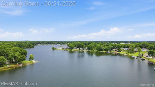 5504 Wildwood Drive, Genoa Township, MI 48843
