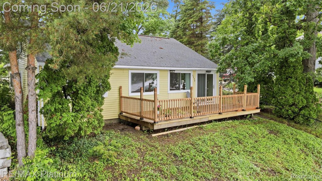 5504 Wildwood Drive, Genoa Township, MI 48843