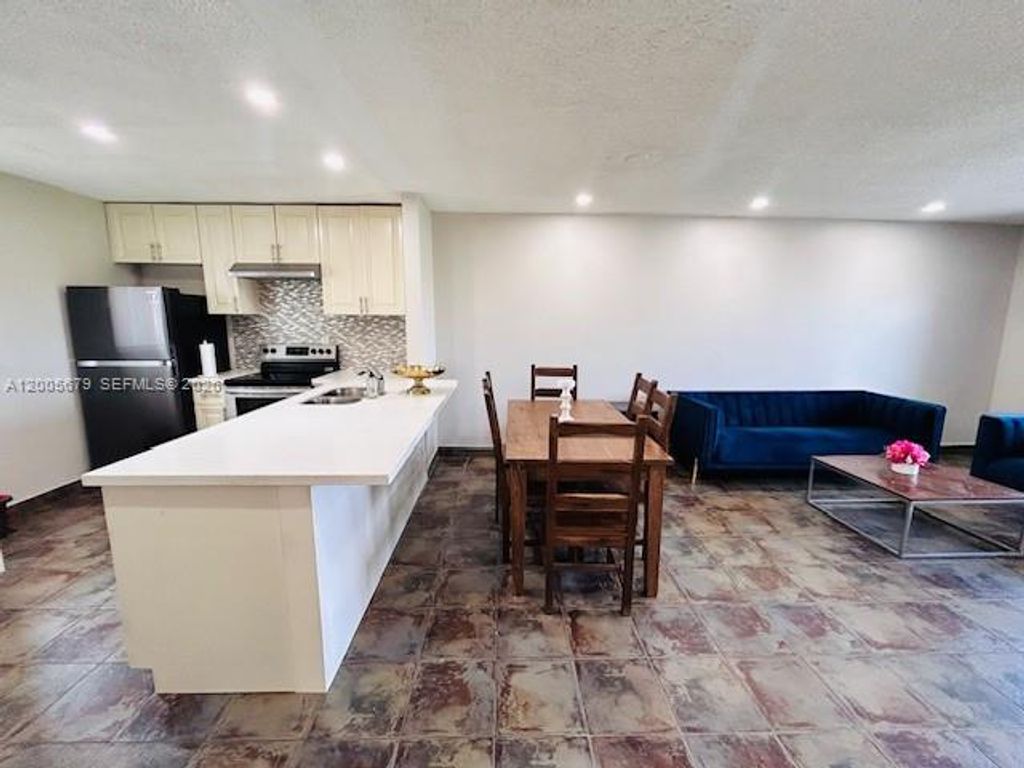 7740 Camino Real G404, Miami, FL 33143