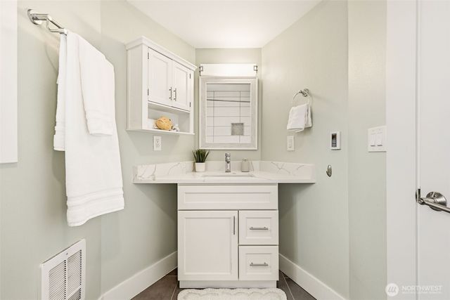 106 N 100th Street, Seattle, WA 98133