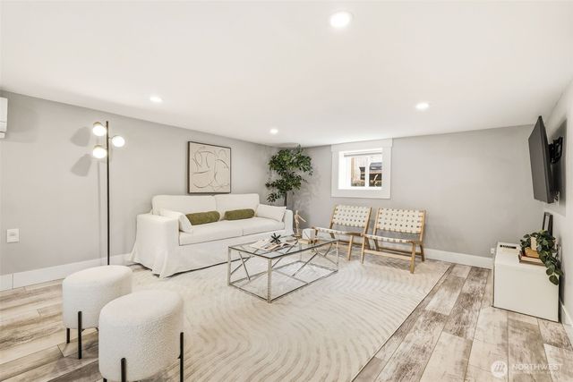 106 N 100th Street, Seattle, WA 98133