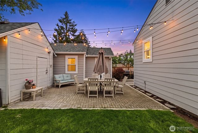 106 N 100th Street, Seattle, WA 98133