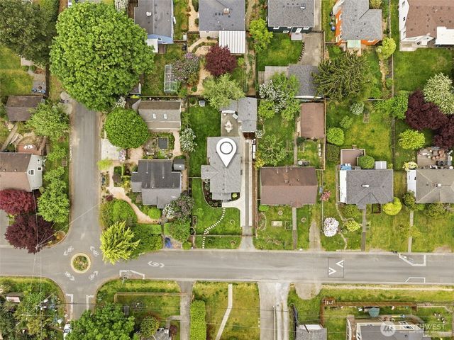 106 N 100th Street, Seattle, WA 98133