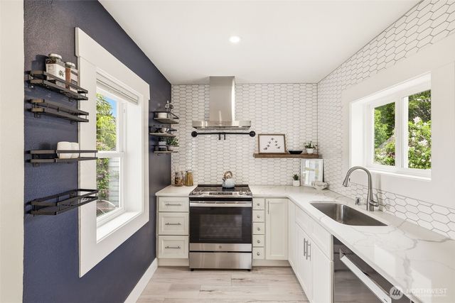 106 N 100th Street, Seattle, WA 98133